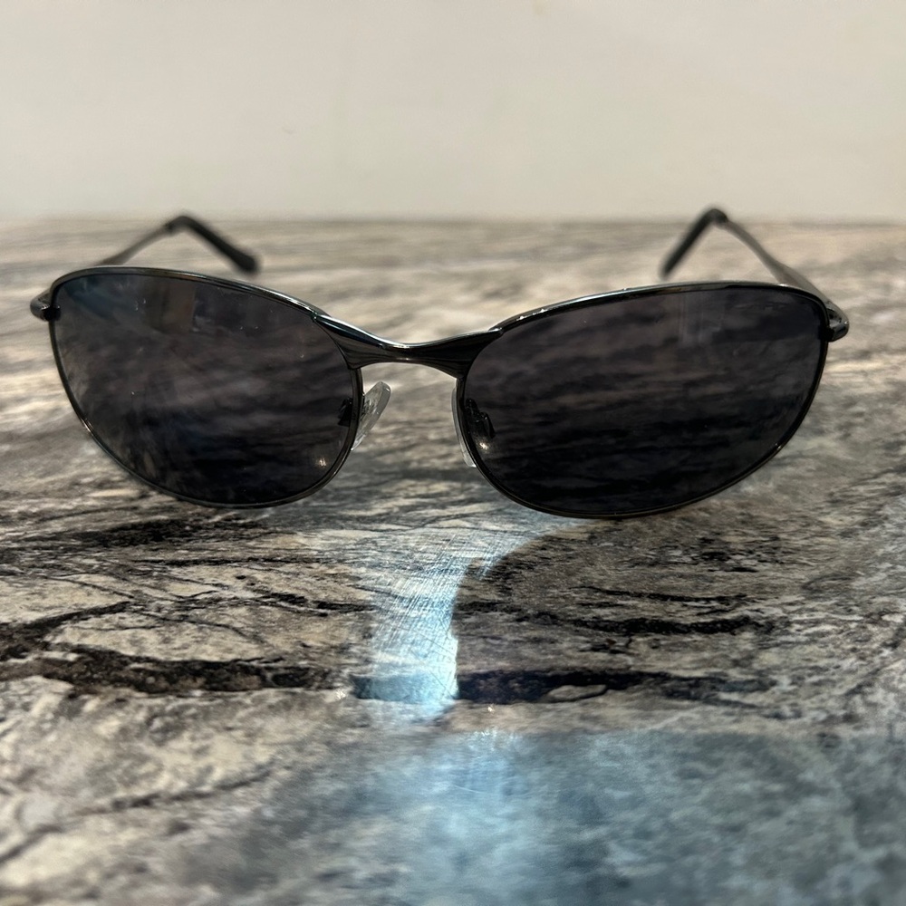 NY Collection Black Sunglasses Sleek Design
